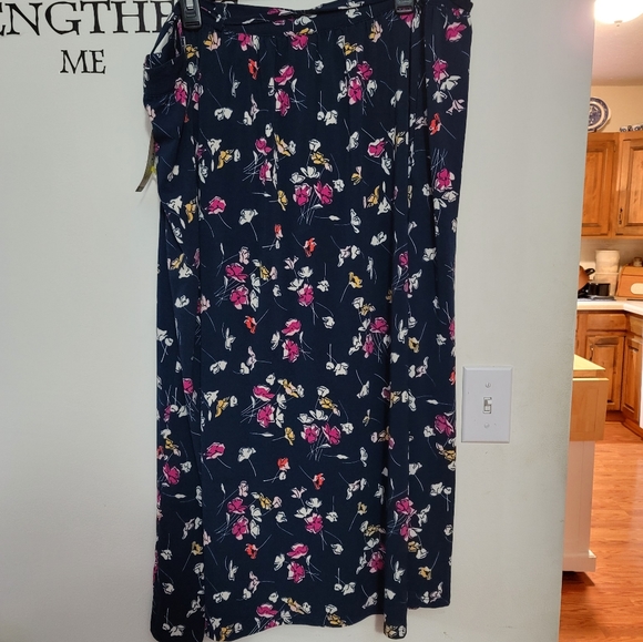 Terra & Sky Skirt - Picture 2 of 2